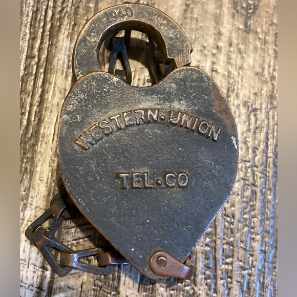 TRULY VINTAGE FIND- 1940 Western Union Tel•Co. Chained Lock 🔒40s Decor Antique - Picture 1 of 3